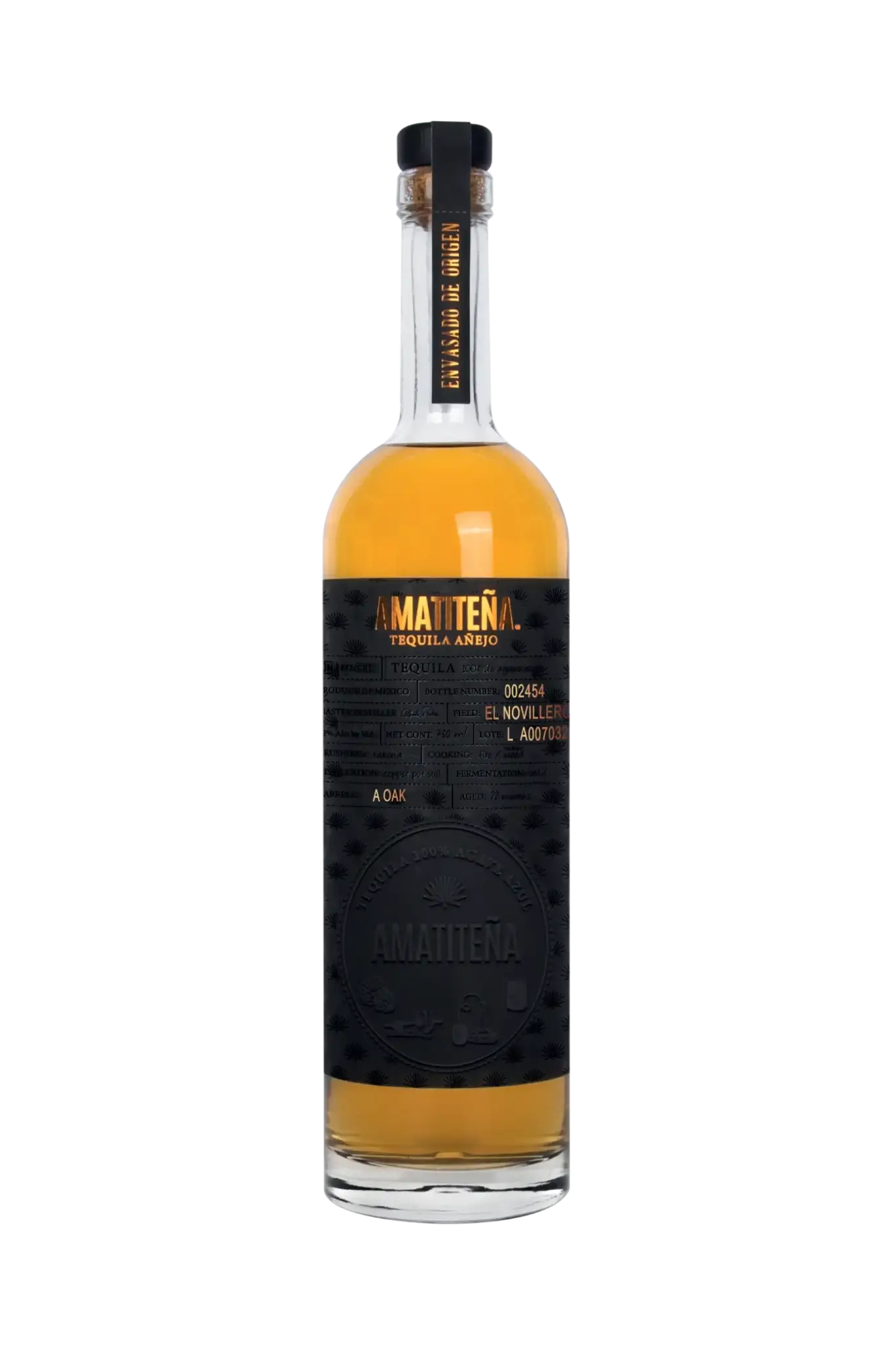 Amatitena Tequila Anejo - Bernsteinfarbener Inhalt mit schwarzem Etikett